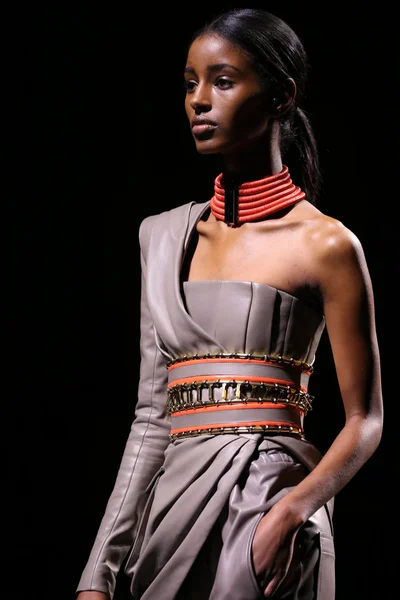 Look 32